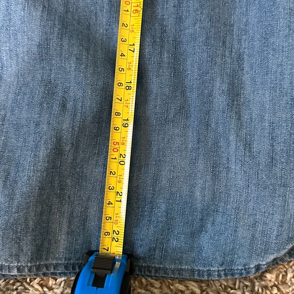 Loft Denim Ruffle Trim Top sz Medium Petite - Picture 7 of 8